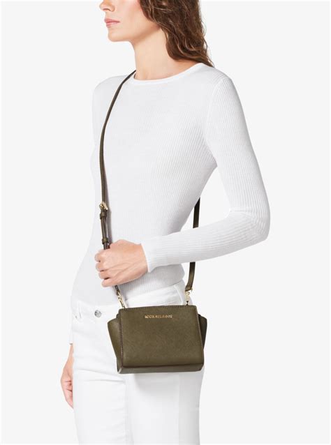 michael kors tasche selma mini grün|Selma Mini Crossgrain Leather Crossbody Bag .